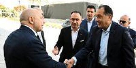 رئيس
الوزراء
يفتتح
ويتفقد
عددًا
من
المشروعات
الصناعية
بالسادس
من
أكتوبر