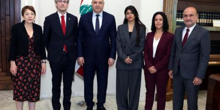 عون:
انسحاب
إسرائيل
يمكن
لبنان
من
بسط
سلطته
وإنهاء
المظاهر
المسلحة