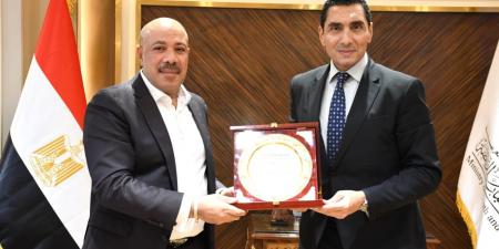 وزير
الشباب
والرياضة
يبحث
رعاية
الموهوبين
مع
وليد
التايب