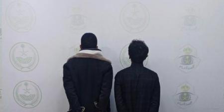 الأمن
العام
يضبط
مروجين
للحشيش
والإمفيتامين
في
عسير