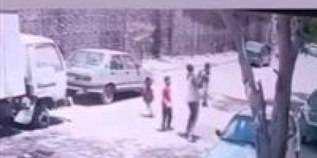 رفعه
ورماه
على
الأرض..
الداخلية
تفحص
فيديو
اعتداء
صادم
على
طفل
في
الدويقة
بالقاهرة
