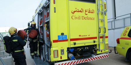 الدفاع المدني يسيطر على حريق مستودع في منطقة الوكرة بدون مصابين
