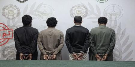 مكافحة
المخدرات
تُحبط
ترويج
2.5
كيلوجرام
من
الشبو
وتقبض
على
4
متورطين
في
بحرة