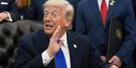 ترامب
يعلن
رفع
الحصار
البحري
الأمريكي
عن
إيران