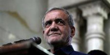 الرئيس
الإيراني:
قرار
الحرب
والتفاوض
بيد
المرشد
