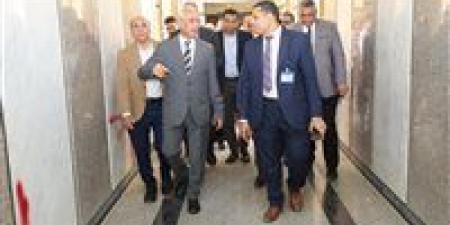 رئيس
جامعة
المنيا
يتابع
يتفقد
اعمال
التطوير
الشامل
ورفع
الكفاءة
لمستشفى
القلب
والصدر