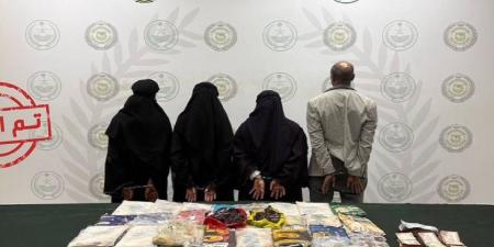 القبض
      على
      (5)
      متورطين
      في
      قضيتي
      ترويج
      مخدرات
      بالرياض
      والمنطقة
      الشرقية