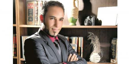 محمد الغزاوي.. رحلة فنان فلسطيني من مخيم البقعة إلى شاشة التلفزيون