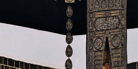 الصمديات والقناديل.. زخارف إسلامية تنسج على كسوة الكعبة المشرفة لوحة من الجمال والإتقان