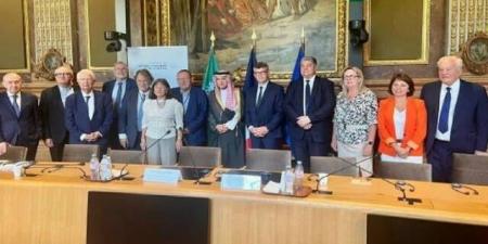 الجبير
يناقش
في
باريس
التطورات
الإقليمية
والدولية
مع
مجلس
الشيوخ
الفرنسي
