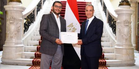 «تعزيز
الأمن
الصحي
بالقارة
الأفريقية»..
وزير
الخارجية
يلتقي
الوفد
الطبي
المصري
العائد
من
تنزانيا
وكينيا|صور