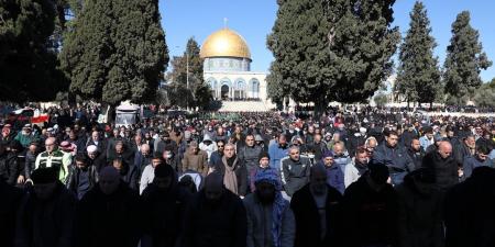 أكثر من 60 ألف فلسطيني يؤدون صلاة الجمعة في المسجد الأقصى
