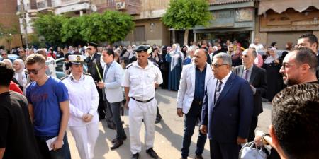 محافظ
الدقهلية
يتفقد
انتظام
دخول
الطلاب
للجان
الثانوية
العامة
ويؤكد:
لا
تهاون
مع
الغش
وتحقيق
العدالة
أولوية