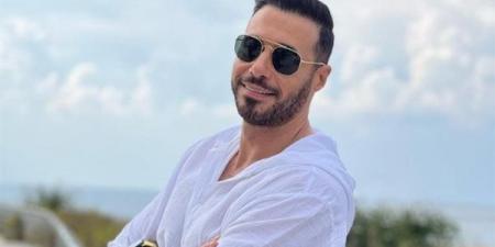 أحمد السعدني يستعين بمشهد من "سيب وأنا أسيب" للتعبير عن فرحة المصريين بفوز المنتخب