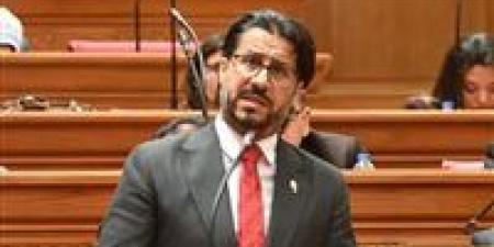 النائب
أحمد
البرلسي:
الحكومة
تعتبر
رغيف
العيش
والسلع
التموينية
عبئا..
والدين
العام
ضعفه
14
مرة
وتراه
إصلاح
اقتصادي