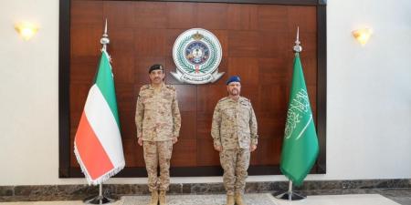 رئيسا الأركان السعودي والكويتي يبحثان تطوير التعاون العسكري