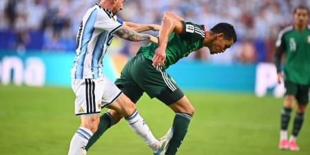 فيفا يعاقب حكم فيديو مباراة الأرجنتين والجزائر