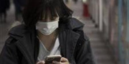 هاتفك
الذكي
أخطر
من
مقعد
المرحاض؟..
خبراء
يحذرون
من
الجراثيم
المختبئة
على
الشاشات