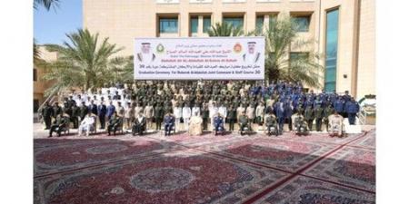 وزير الدفاع: إعداد القيادات العسكرية المستقبلية وتطوير قدراتهم المهنية لخدمة الوطن