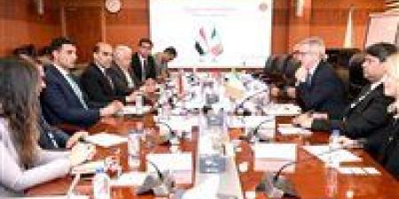 وزير
الصناعة
يبحث
مع
سفير
أيرلندا
وممثلي
هيئة
المشروعات
الأيرلندية
فرص
تعزيز
التعاون
الصناعي
بين
البلدين