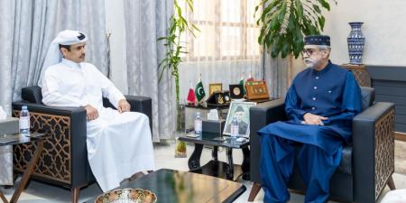  وزير الدولة لشؤون الطاقة يقدم واجب العزاء في أحد ضحايا حادث مصنع برزان للغاز من الجنسية الباكستانية