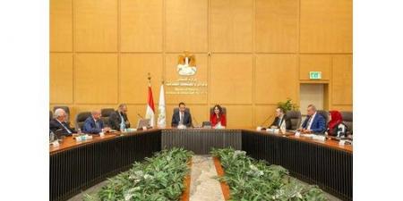 وزيرا
الإسكان
والاتصالات
يتابعان
الموقف
التنفيذي
لإطلاق
المرحلة
الأولى
من
منصة
تصدير
العقار
المصري