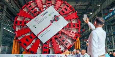 الصين
تصدر
أول
آلة
عملاقة
لحفر
الأنفاق
إلى
السعودية
لدعم
مشروع
مترو
الرياض
