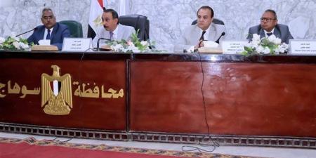 محافظ سوهاج يبحث تنفيذ الخطة الاستثمارية الجديدة للعام المالي