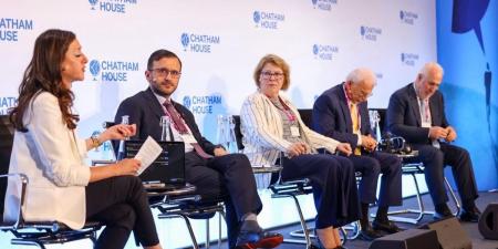 مستشار رئيس مجلس الوزراء المتحدث الرسمي لوزارة الخارجية يشارك في جلسة على هامش منتدى لندن السنوي