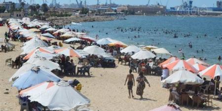 شواطئ بورسعيد تستقبل آلاف المصطافين برحلات اليوم الواحد وترفع شعار كاملة العدد(صور)