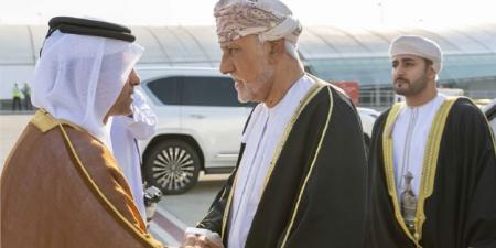 نائب رئيس الوزراء لشؤون الدفاع العماني يصل الدوحة لتقديم العزاء في فقيد الوطن الكبير