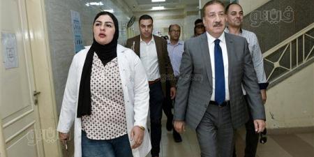 جولة مفاجئة لمحافظ بورسعيد داخل وحدة طب الأسرة بحي العرب (صور)