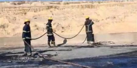 حريق يلتهم تريلا محملة بالكراتين على الصحراوي الشرقي في المنيا
