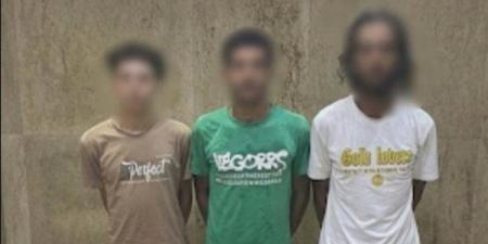 فيديو
يفضح
نشاطهم
الإجرامي،
سقوط
3
تجار
مخدرات
في
حلوان