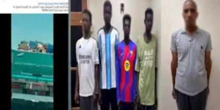 الداخلية
      تكشف
      حقيقة
      فيديو
      "تهريب
      أجانب"
      في
      قنا
      وضبط
      سيارة
      محملة
      بـ6
      أطنان
      كوارتز