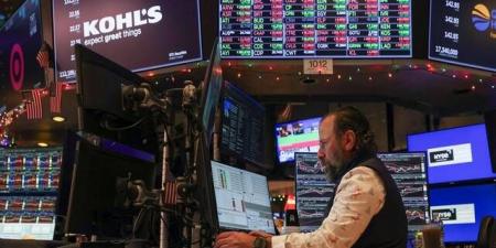تراجع "S&P 500" و"ناسداك" بضغط أسهم الرقائق رغم تباطؤ التضخم