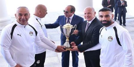 نشاط
الرئيس
الأسبوعي،
قرار
جمهوري
مهم
ورسائل
قوية
من
السيسي
لمنتخب
مصر
لكرة
القدم