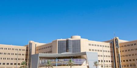 إنجاز
طبي
بجامعة
القصيم..
نجاح
أول
عملية
لاستئصال
ورم
داخل
الحبل
الشوكي
لمستفيدة
تبلغ
26
عامًا