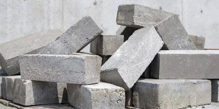 أسعار
الطوب
الأسمنتي
في
سوق
مواد
البناء
اليوم
السبت