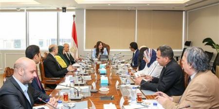وزيرة
الإسكان
تبحث
مع
وفد
مؤسسة
التمويل
الدولية
(IFC)
تعزيز
التعاون
بمشروعات
تحلية
مياه
البحر