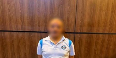 سقوط
عامل
سرق
أموالًا
من
محل
بالزيتون
بعد
فضحه
عبر
مواقع
التواصل