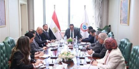 وزير
الصحة
يناقش
تطوير
مستشفى
الفيوم
العام
وتعزيز
المبادرات
الرئاسية
بالمحافظة