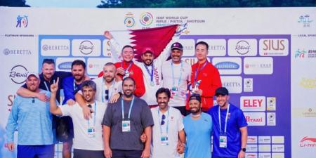 المنتخب القطري يتوج بذهبية "السكيت" لفردي الرجال في كأس العالم للرماية