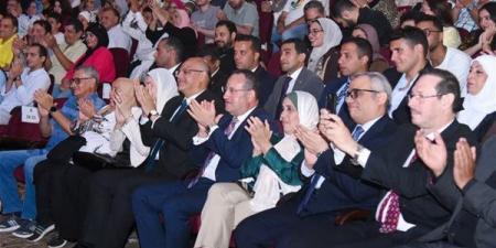 قنصوة
ومحافظ
الإسكندرية
يشهدان
انطلاق
الموسم
الصيفي
للمسرح