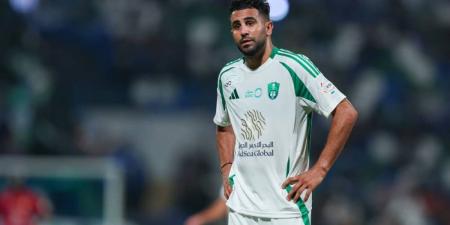 فريق سعودي يفاوض رياض محرز لضمه في صفقة انتقال حر