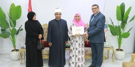 محافظ
قنا
يكرم
أوائل
المعاهد
الأزهرية..
ويؤكد:
التفوق
هو
ثمرة
الجد
والاجتهاد
(صور)