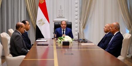 تكليفات
      السيسي
      لـ
      وزير
      النقل:
      الانتهاء
      من
      تطوير
      الموانئ
      ومراعاة
      أعلى
      معايير
      الجودة..
      إنجاز
      مشروعات
      النقل
      لتعزيز
      التكامل
      التجاري
      والاقتصادي
      بما
      في
      ذلك
      مع
      الدول
      العربية
      والإفريقية