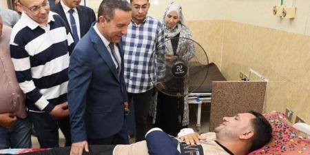 بعد
      التعدي
      عليه
      أثناء
      عمله،
      محافظ
      المنوفية
      يزور
      نائب
      رئيس
      حي
      شرق
      بالمستشفى