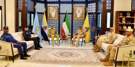 «الأركان»: تعزيز التنسيق والتعاون بين الجهات العسكرية والأمنية