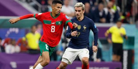 نجم وسط منتخب المغرب يدخل دائرة اهتمامات برشلونة لتعويض غياب دي يونغ